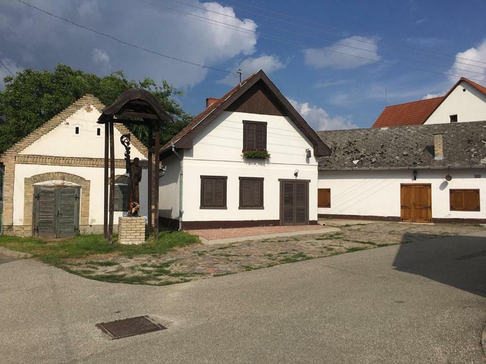 Bago Pince Apartment Hajos Exterior photo